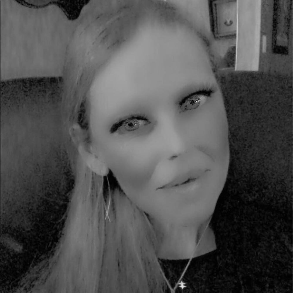 Meet your Posher, Laurie